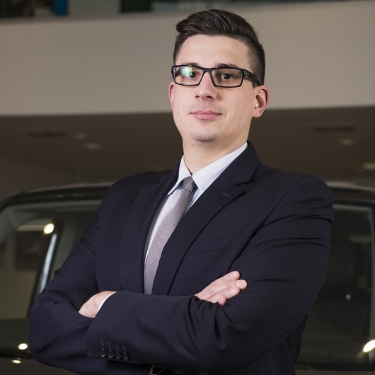 Adam Jarząbek Specjalista ds. Sprzedaży samochodów